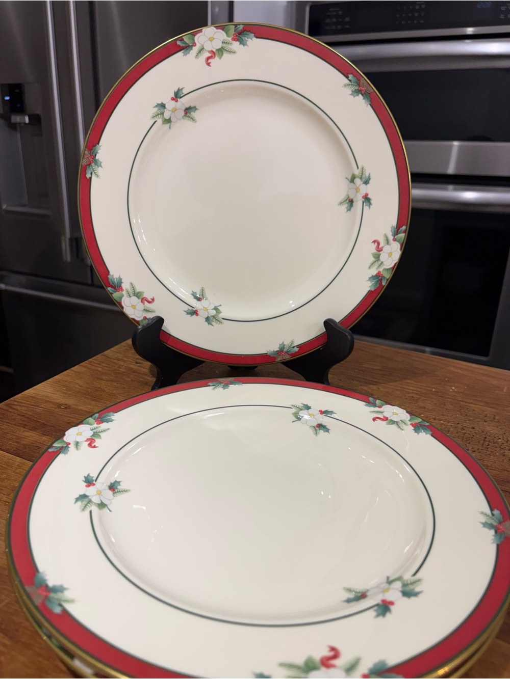Yuletide by Pfaltzgraff Red and Cream Holiday Floral Dinner Plates